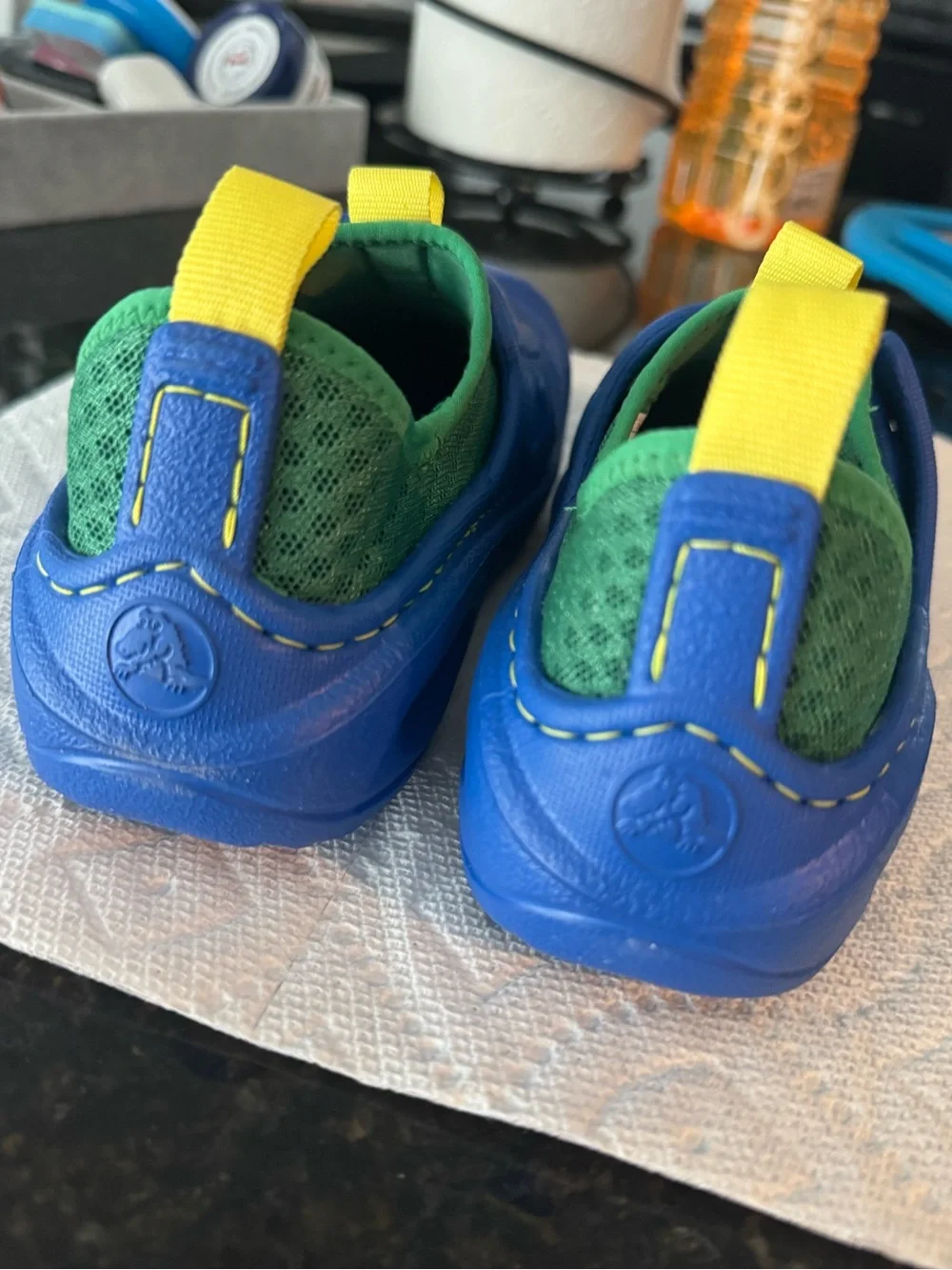 CROCS Swiftwater Splash Blue and Green Kids Water Shoes with Yellow Pull Tabs